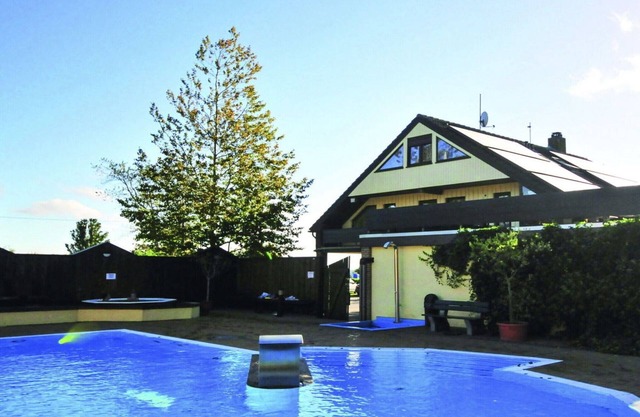 Holiday apartment by the swimming pool F 997