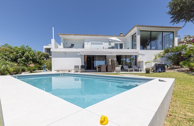 Holiday Apartment 'Casa Domino 2' with Sea View, Shared Pool & Wi-Fi