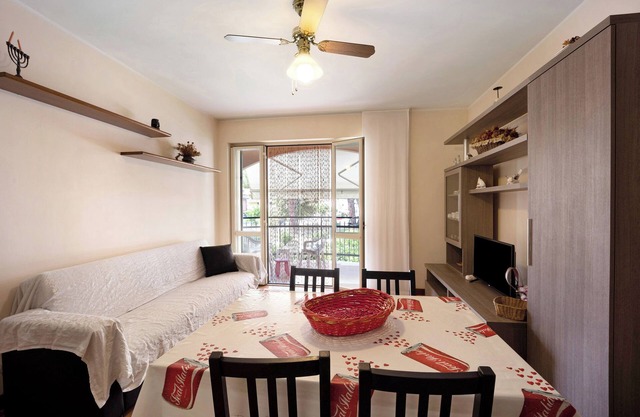 Holiday Apartment Giosy's Home close to the Beach with Shared Terrace