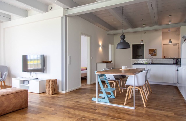 Holiday apartment in a listed building directly on the dyke (Whg. 2)