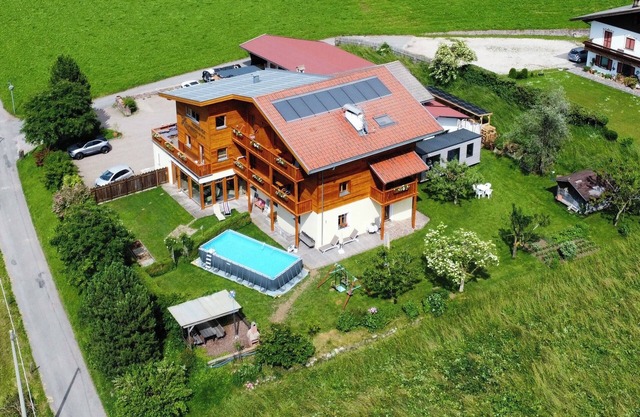 Holiday Apartment 'Residenz Zirmer Wohnung Luft' with Mountain View, Shared Garden and Wi-Fi