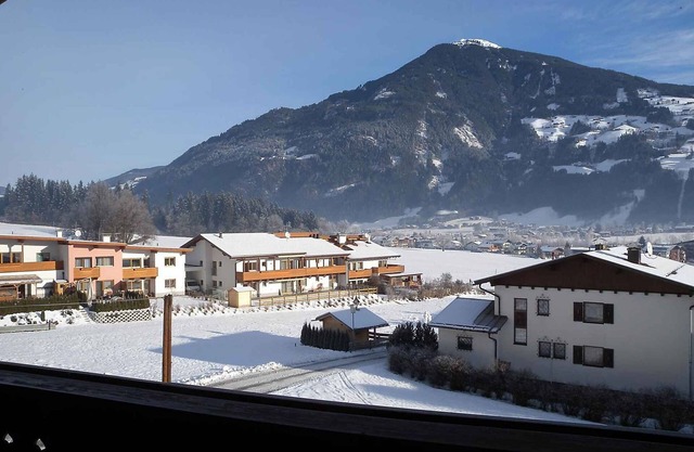 Holiday apartment with balcony close to the centre
