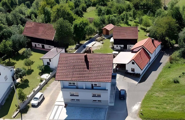 Holiday apartment with garden and barbecue
