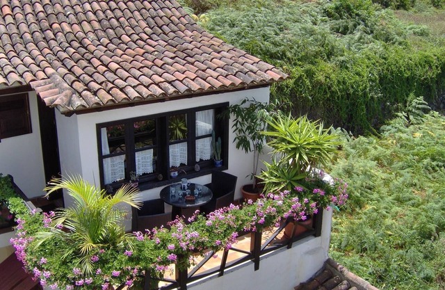Holiday flat "Apartamentos Monasterio de San Antonio No. 4" with private balcony and sea view