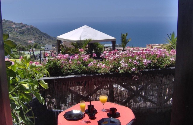 Holiday flat "Apartamentos Monasterio de San Antonio No. 7" with wifi, private balcony and sea view
