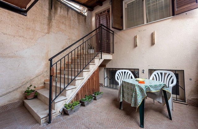 Holiday Home 'A Casa Di Manu' with Sea View, Terrace & Balcony