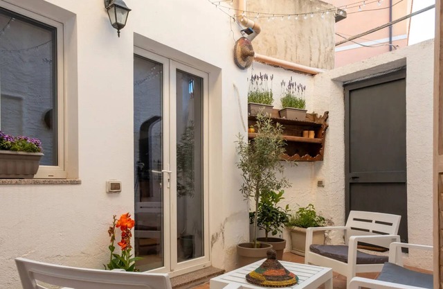 Holiday Home 'Barbara' with Private Garden, Wi-Fi and Air Conditioning