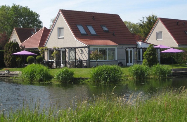 Holiday home by the water in Holland