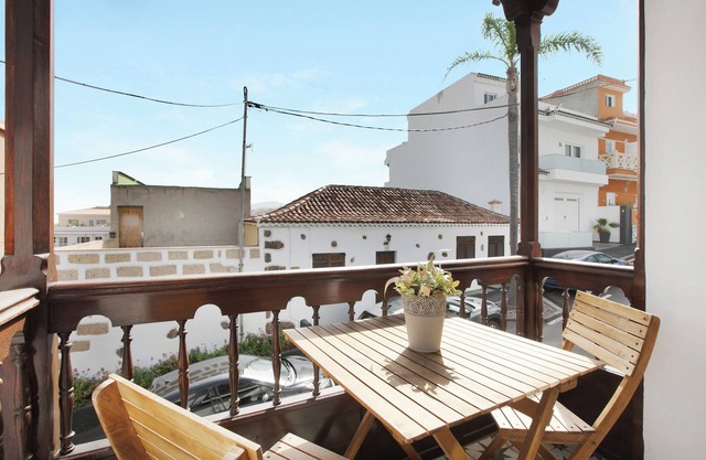 Holiday Home Casa Micaela with Terrace, Balcony & Wi-Fi