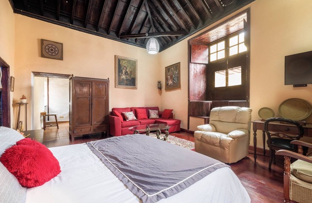 Holiday Home "Casa Tradicional Canaria - I" near the Sea with Mountain Views and Wi-Fi