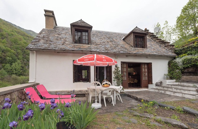 Holiday Home 'Cottage Au Calme' with Mountain View, Private Terrace and Private Garden