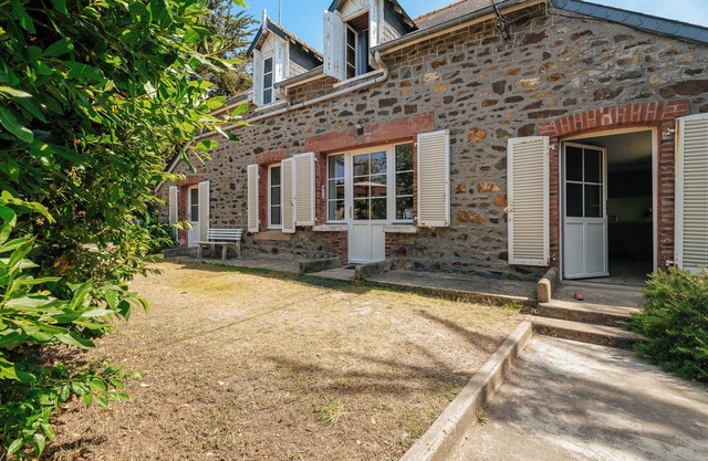 Holiday Home 'Maison Pleneuf Val André Proche Mer' with Private Terrace, Private Garden and Wi-Fi