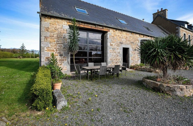 Holiday Home 'Gite La Grange Cheval Rouge 4 Pers' with Shared Pool