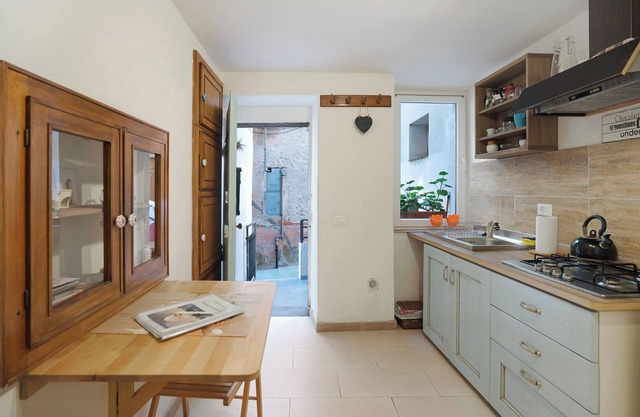 Holiday Home Hemingway's Shelter with Terrace & Wi-Fi