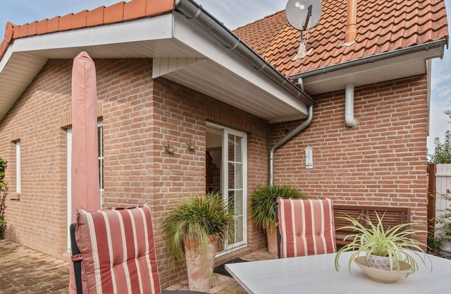 Holiday home in Oldenburg with garden
