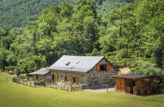 Holiday Home 'L'authentik' with Mountain View, Private Terrace and Air Conditioning