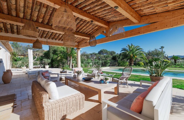 Holiday Home 'Les Lavandes' with Private Garden, Wi-Fi and Air Conditioning
