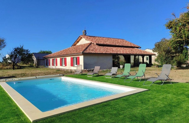 Holiday Home 'Logis De La Chambre À Blé' with Private Pool, Shared Terrace and Wi-Fi