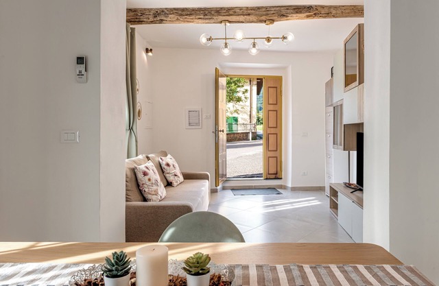 Holiday Home 'Malachite Suite' with Wi-Fi and Air Conditioning