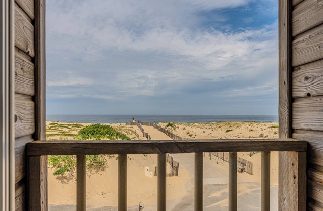Holiday Home 'Maison Bord De L'Océan 3 Étoiles' with Sea View and Air Conditioning
