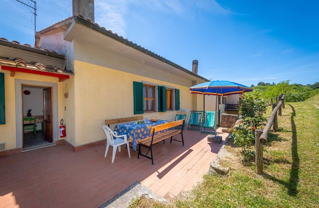 Holiday Home 'Poggio6' with Shared Pool, Private Terrace and Wi-Fi