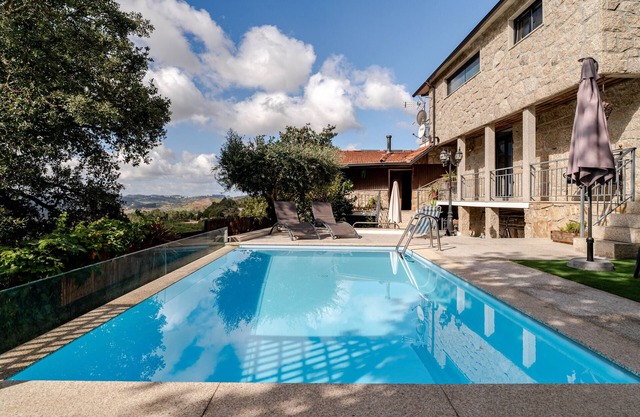 Holiday Home 'Real De Cima' with Mountain View, Wi-Fi and Air Conditioning