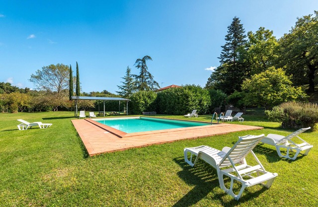 Holiday Home 'San Michele - Casa Rosa' with Mountain View, Shared Pool and Wi-Fi