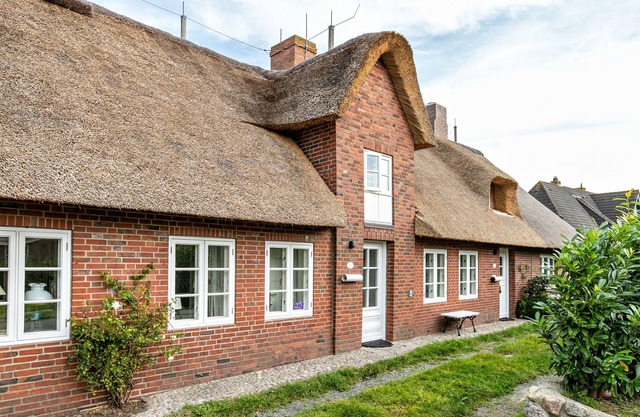 Holiday Home 'Skriiwers Hüüs' with Private Terrace and Wi-Fi
