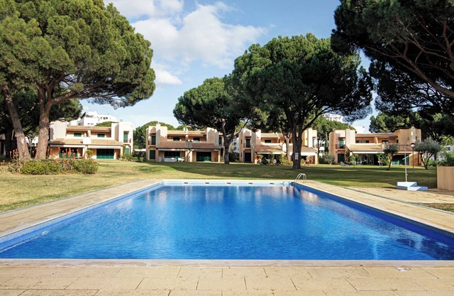 Holiday Home Vilamoura Tenis 58 with Terraces, Shared Pool & Wi-Fi