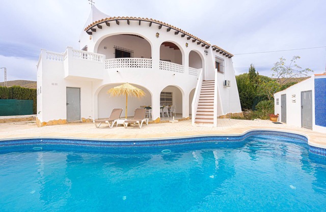 Holiday Home 'Villa Mellizo' with Private Pool, Wi-Fi and Air Conditioning