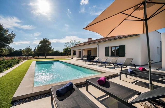 Holiday Home "Villa Can Llorenç" with Wi-Fi, A/C, Pool & Terrace