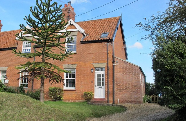 Holiday home with EV Charger. 3 bedrooms & a large garden - Sleeps 6