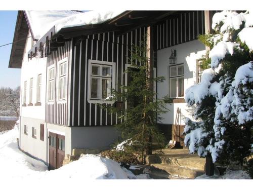 holiday home with garden in quiet mountain village