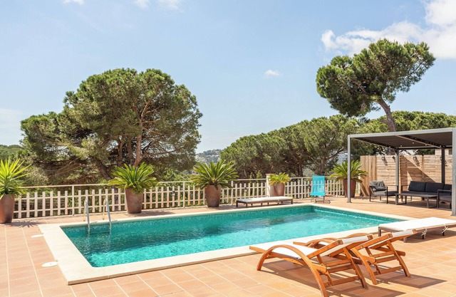 Holiday Home with Private Pool, Private Terrace and Wi-Fi