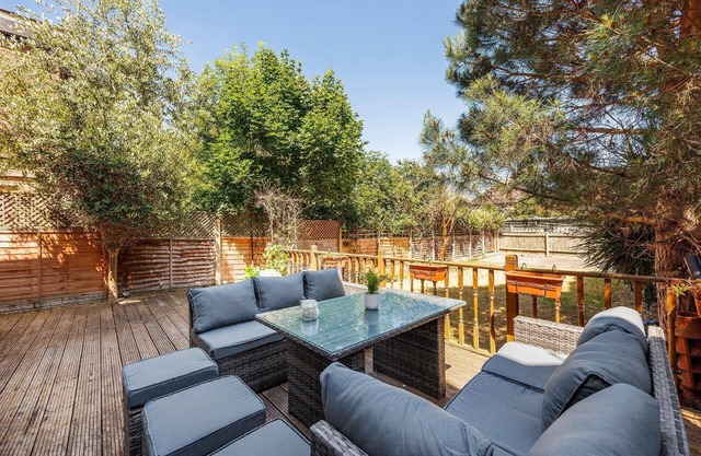 Holiday house Acton for 1 - 11 persons with 6 bedrooms - Twin house