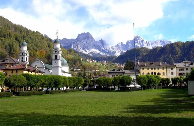 HOLIDAY IN Agordo Dolomites, hiking, relaxation, forests, rocks and sunsets PINK !