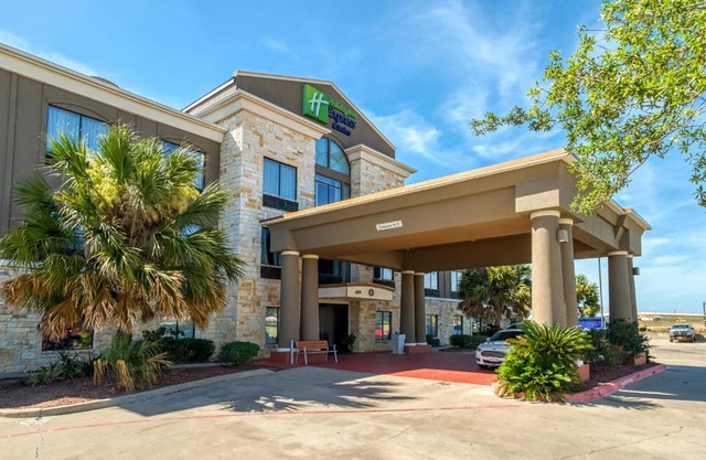 Holiday Inn Express and Suites Beeville by IHG