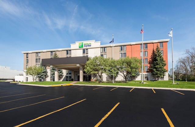 Holiday Inn Express Flint-Campus Area by IHG