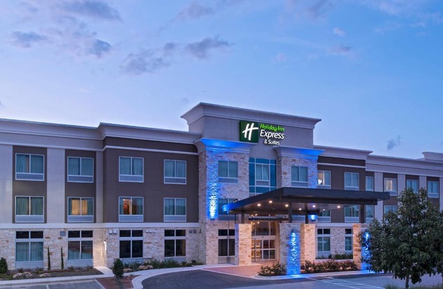 Holiday Inn Express & Suites Austin NW - Four Points by IHG