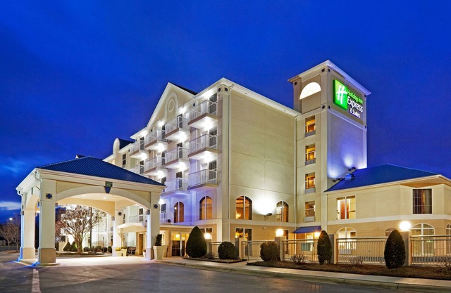 Holiday Inn Express & Suites Asheville SW - Outlet Ctr Area by IHG