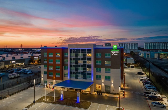 Holiday Inn Express & Suites Houston - Memorial City Centre by IHG