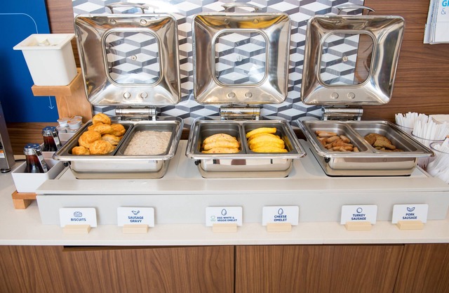 Holiday Inn Express & Suites Elkhart by IHG