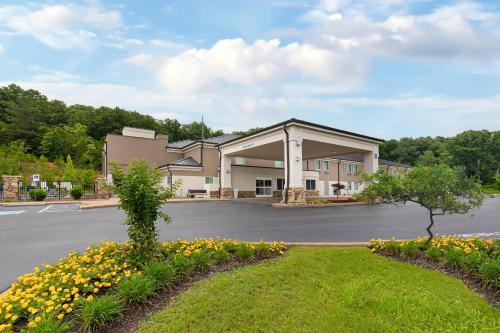 Holiday Inn Express Hurricane Mills Waverly by IHG