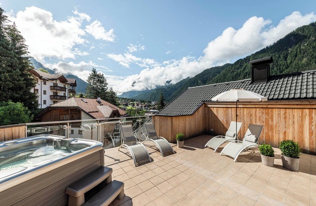 Holiday Apartment "Cinch Residenz Bun Sté" with Mountain View, Whirlpool, Sauna & Balcony