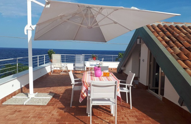 HOLIDAY ON TOP OF THE SEA, AMAZING VIEW IN A NEW FULLYEQUIPPED 100MQ APARTMENT