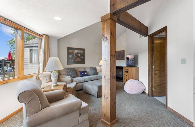 Holiday Shores 24 - Beautiful Villa with Resort Amenities!