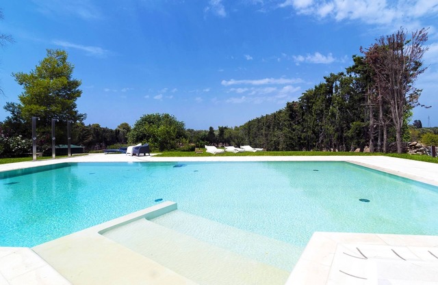 holiday vacation large villa rental italy, apulia, puglia, gallipoli, pool, view, air conditioning, wi-fi internet, walk