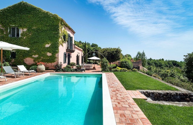 holiday vacation villa rental italy, sicily, etna, near catania, pool, wi-fi, view, short term long term sicilian villa