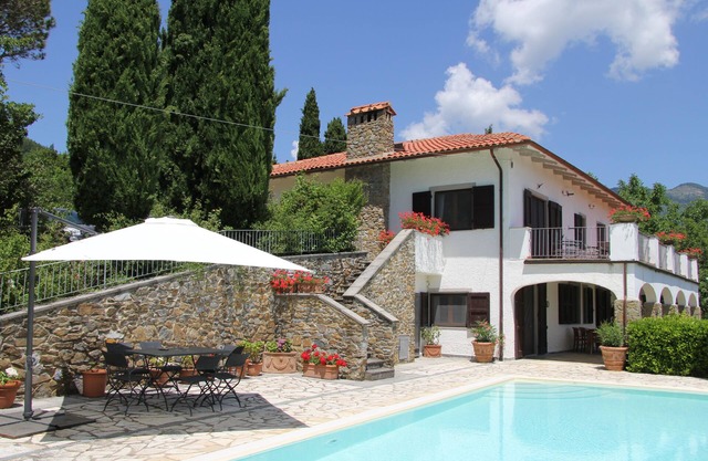 Holiday villa in quiet, wooded Casamona in Tuscany