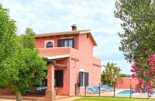 Holiday villa with private pool, at 300 m from the beach.